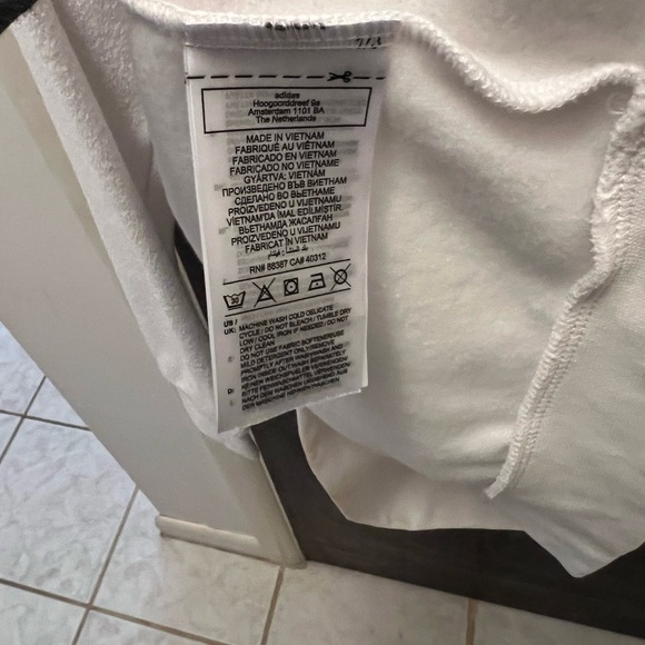 MENS Adidas White Sweatshirt - Picture 6 of 6